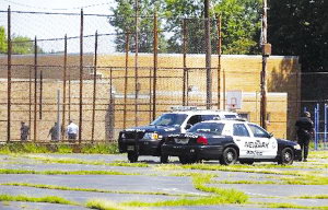 ����ѧ�����ȿ�ǽ���һ����ǹɱ(��ͼ)