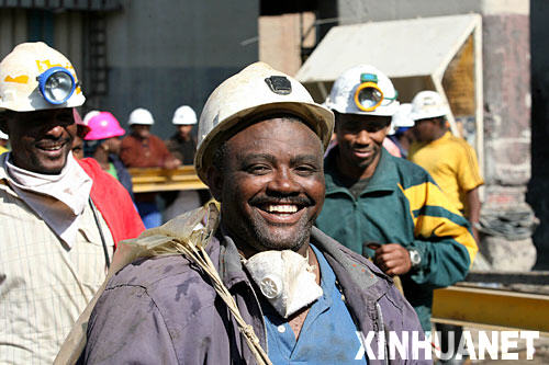 10��4�գ����Ϸ�Լ����˹������Լ110����İ���������󣬱����󹤻�Ⱥ��߳��󾮡��Ϸǹ�Ī��ƽ𿪲ɹ�˾����˵����������ʱ��4������7ʱ������ʱ�䵱������1ʱ���������ڸù�˾����������������µ�3000������������750�˻�ȡ�