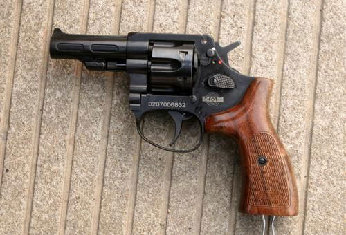 ������ͨ��װ��9mm����ת����ǹ��
