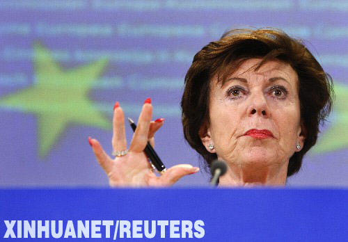 2��27�գ��ڱ���ʱ��³������ŷ������ίԱ�Ḻ������ίԱ���򡤿���˹-˹�����ڹ��ڴ���΢����˾�����ŷ������Ͻ��������գ�ŷ��ίԱ������������΢��δ��ִ��ŷ��2004��3�µķ�¢�ϲþ���ŷ�˽����䴦��8.99��ŷԪ(Լ��13.5����Ԫ)�ķ������ŷ������ʷ�϶Ե�һ��˾��������߷����� �»���/·͸