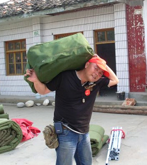 义工大北:希望新年能继续为灾区奉献爱心--安吉