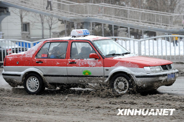  2��13�գ�һ�����⳵��ʻ��������ͷ��