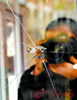 ����40��Ϯ�����ֳ�����˫��Χ�ƺ�ͬ����ִ