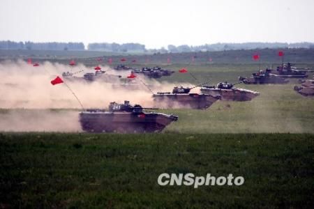 2009��7��14������10�㣬����ƽʹ����2009���ж����Ϸ��־�����ϰ������������Ϻ�ͬս��ѵ��������ʽ�����Ļ�� �����緢����