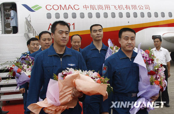 9��12�գ��ɻ��ɹ�������Է�Ա��������ǰ�ң���Ԭ־����ǰ�����·ɻ���