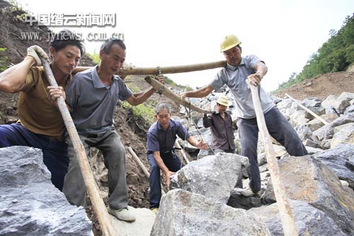 为山区百姓精心筑路 图--缙云新闻网