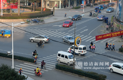 英溪北路河桥段能装个红绿灯吗