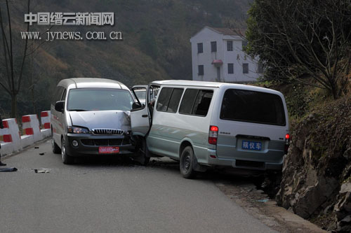 一网友发来一组现场目击交通事故照片 图--缙云新闻网