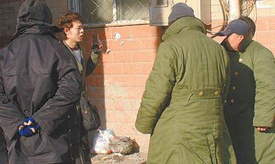 �Ƽ���һС·�ڣ���������Χסһ�������塱��ѧ����Ҫ��ˮ�ѡ���ÿ�³����Ƽ���ĸ���·�ڶ��д���Χ�£����·�����Ҫ10Ԫ��ˮ�ѡ���