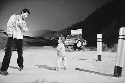 民调显示若政策允许超七成民众愿生二胎