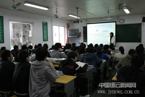 壶镇中学6名新教师接受教师业务素质考核--缙