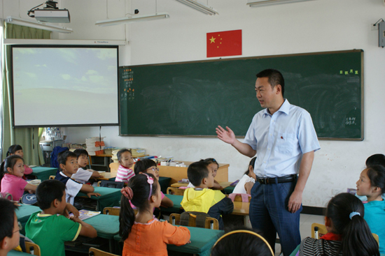 为了明天的希望记区十大杰出青年六横中心小学校长徐波