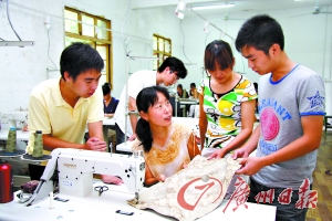 大学生怎么当村官的 12387476_971880.jpg