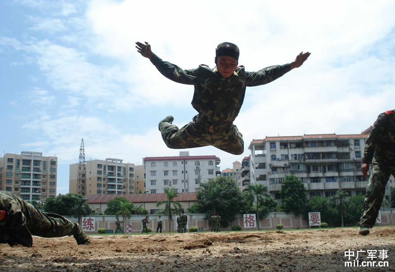 东莞武警特勤队高强度练兵