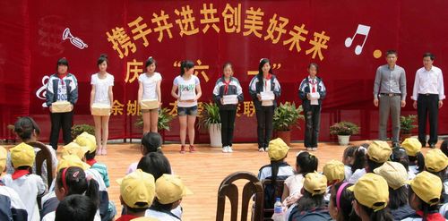 科普大篷车开进余姚<em>民工子女学校</em>-科普大篷车