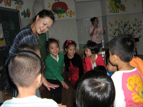 莲都培红幼儿园:开展重阳节家长助教活动--丽水