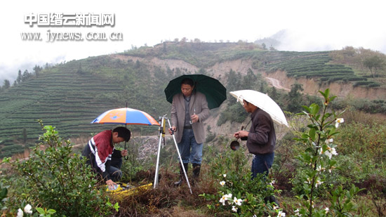 县测绘大队冒雨测量控制点坐标--缙云新闻网