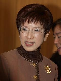 �������볣��ίԱ��15��ͨ�����񵳸���ϯ���°���ԭ���񵳸���ϯ����Ȩ��ǣ�������̨�����������������˺�������ͼ�����档�������硱