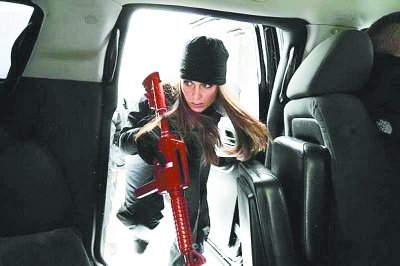 ϣ������Ů���ڽ��� ��ʱ׼��Ϊ�䵲�ӵ�(ͼ)