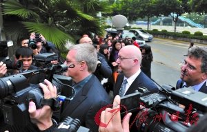 iPad�̱���װ�����70���ý������ ˫����ͽ�