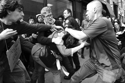 3��17�գ�����ŦԼ������͡�ռ�컪���֡������߷�����ͻ��