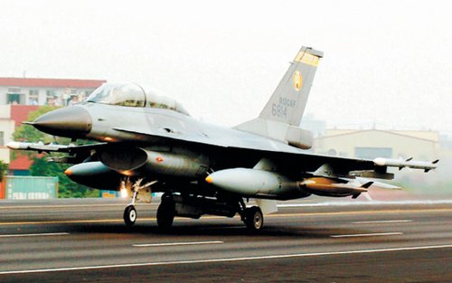 ������̨��AIM-120��������ö�״��ֽ������޹����ѡ�ͼ��F-16ս�����⵼������AIM-120��