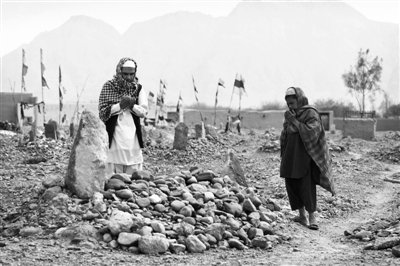 24�գ������������ʡ���������ش����ڶ���ʯ��ķ�ǰΪǹ����������������