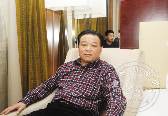 记嵊籍企业家、奥吉服饰领带总经理裘锡贤