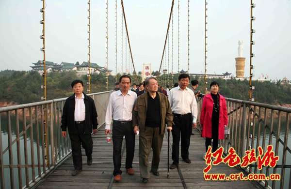 毛泽东侄子李实(毛远新)参观南水北调工程(图)