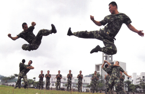 投身难忘军旅 书写绚丽人生