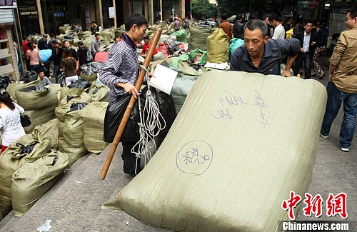 重庆换季服装提前走俏