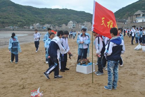 城南中学:700余名师生集体捡垃圾-温岭新闻网