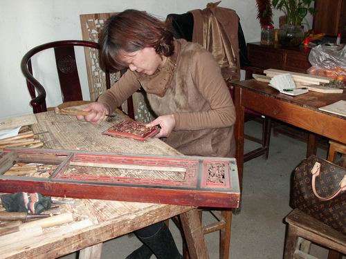 下半年黄泽仿古木雕网上销售远超实体店