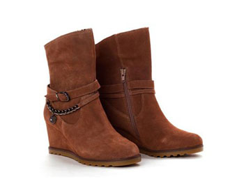 达芙妮官方网站发布2012冬季新款短靴 美女冬