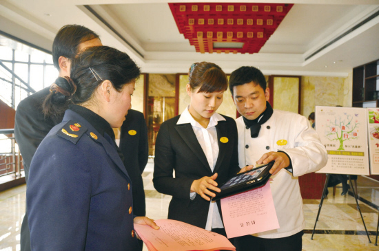 兰溪:向973家餐饮企业发倡议兰溪工商倡导光
