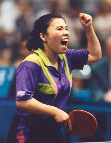 智慧女人邓亚萍从运动员到企业总裁衣品进阶