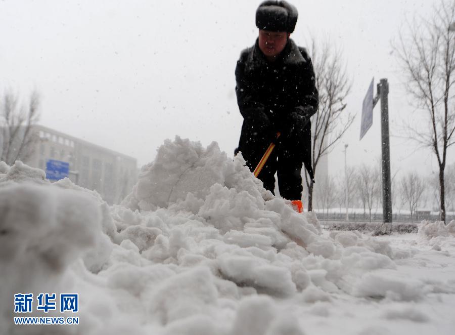 当日,辽宁多地迎来暴雪降温天气过程,辽宁省气象局启动暴雪,冰冻,寒潮