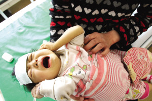 ���Ӿ�Ϊ��������Ů����γ��丸ĸ����Σ��