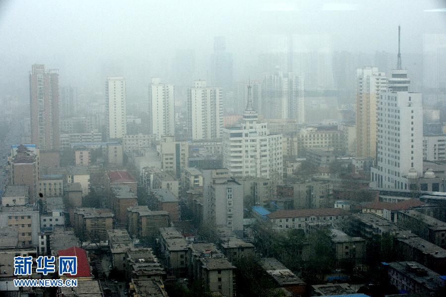 河南再现沙尘天气