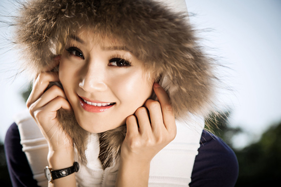 唐古新加坡集训归来 推新作《QQ秘密》获热捧