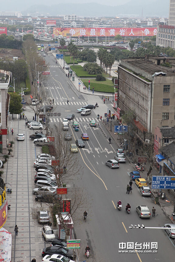 它同天长路一道,与青年路,横街路勾勒成"井"字形,成为黄岩核心区交通