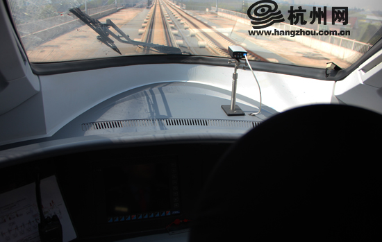 记者试乘宁杭甬高铁 两小时跑遍三座城(图)