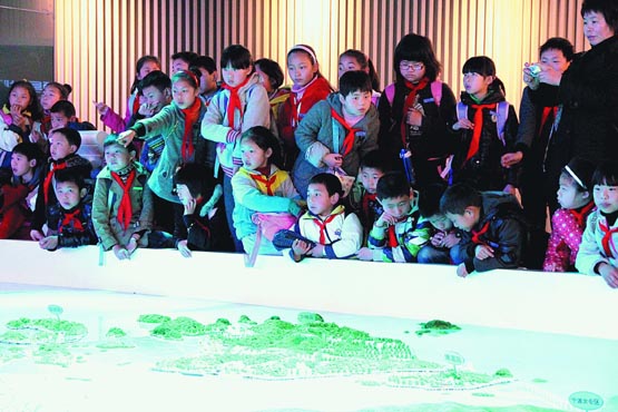 感受家乡变化 展望新区未来