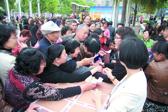 沈家门举行“勇担使命 四干兴舟”主题宣传活动