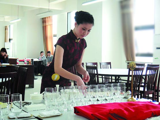 市职校师生技能大比武在我区举行