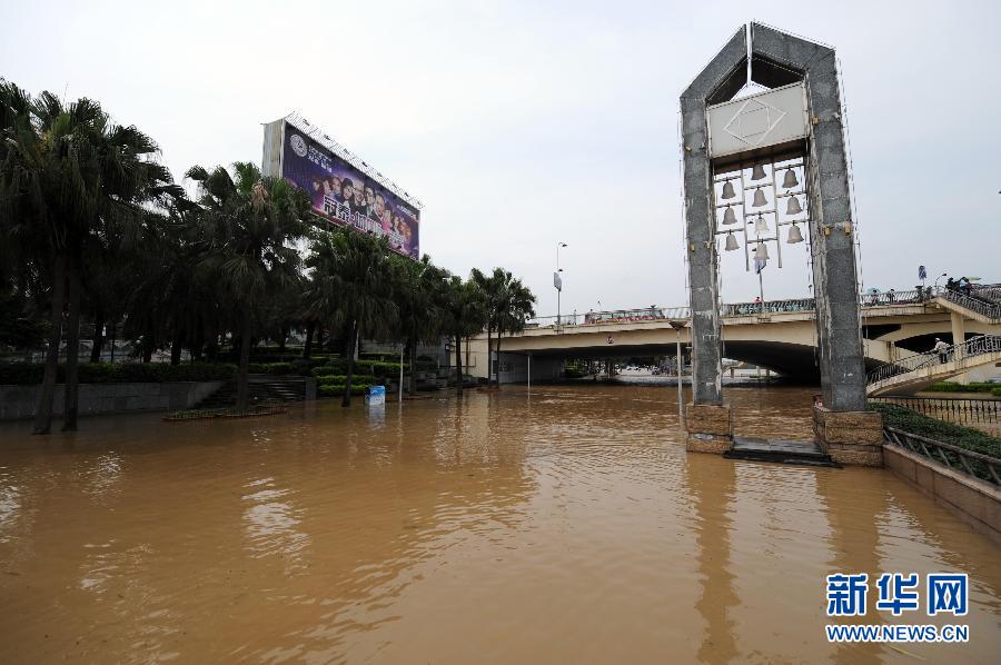 桂林降暴雨漓江水位上涨