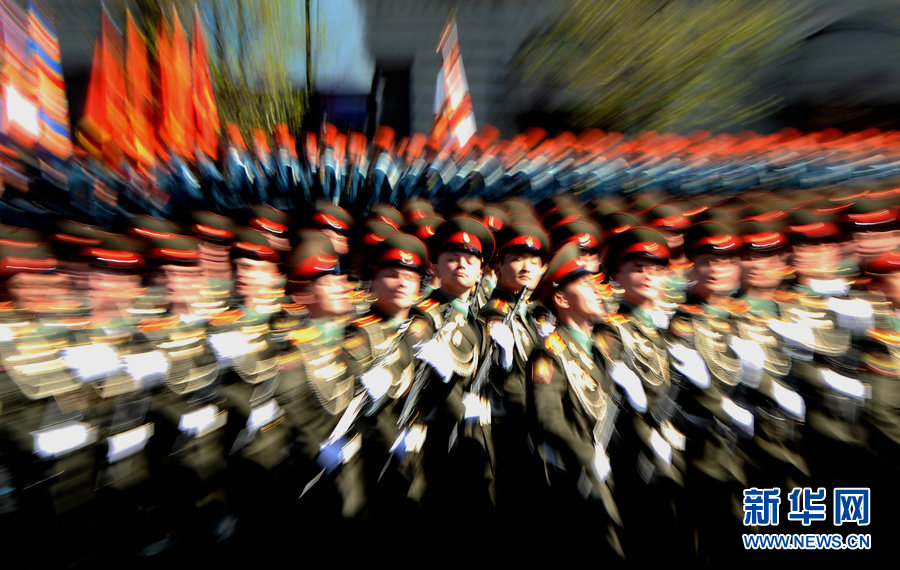 俄罗斯红场大阅兵纪念伟大的卫国战争胜利68周年