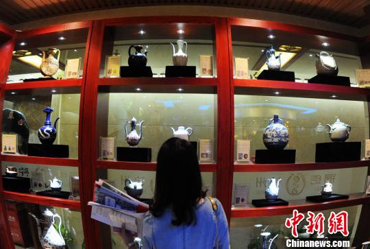 古陶瓷珍品百壶展开幕
