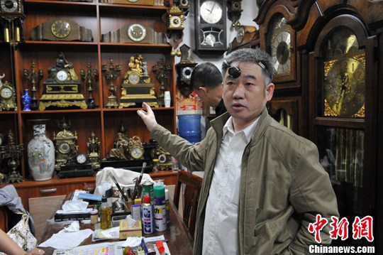 冰城“表王”修表30年