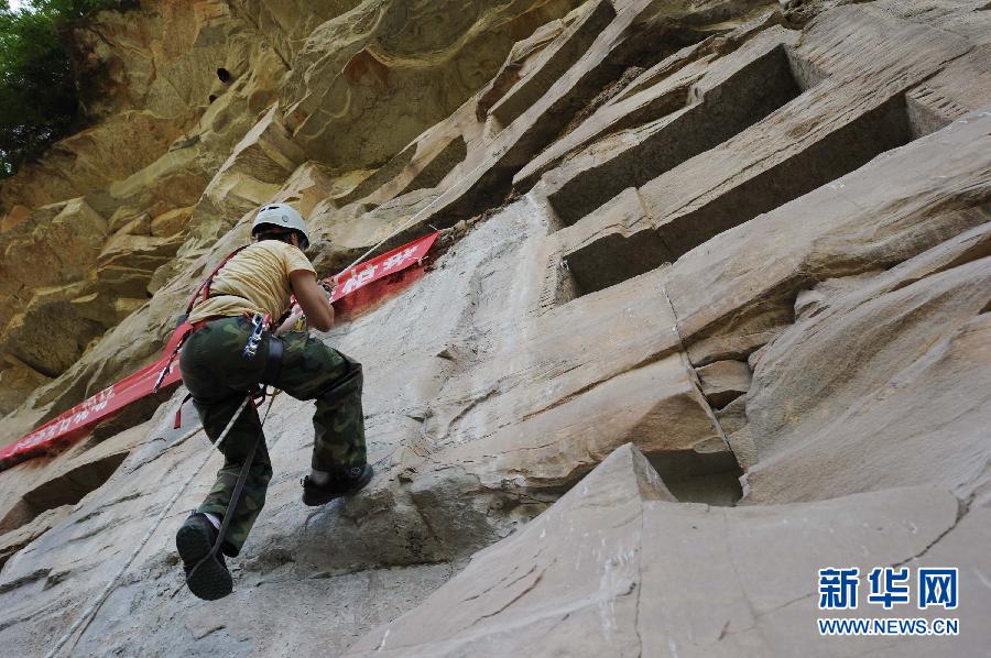 探秘武陵山区龙河古崖棺